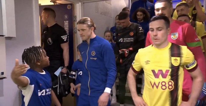 Conor Gallagher slammed for how he treated a young Chelsea mascot