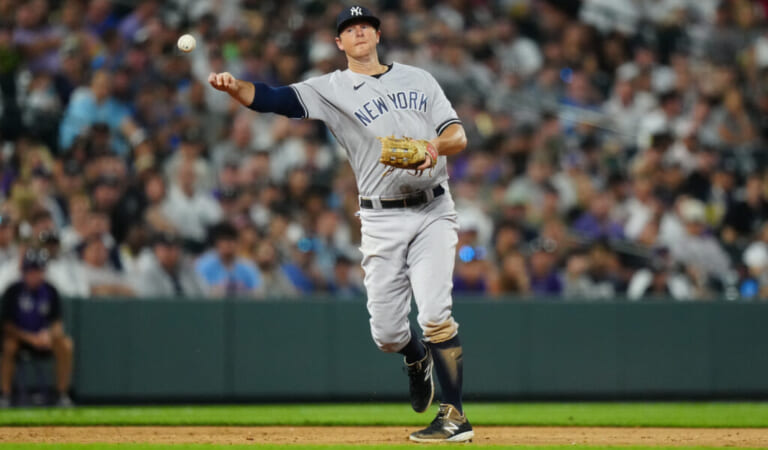 DJ LeMahieu Diagnosed With Fracture In Foot